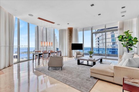 Condominio en alquiler en Miami, Florida, 4 dormitorios, 400.41 m2 № 1923758 - foto 6