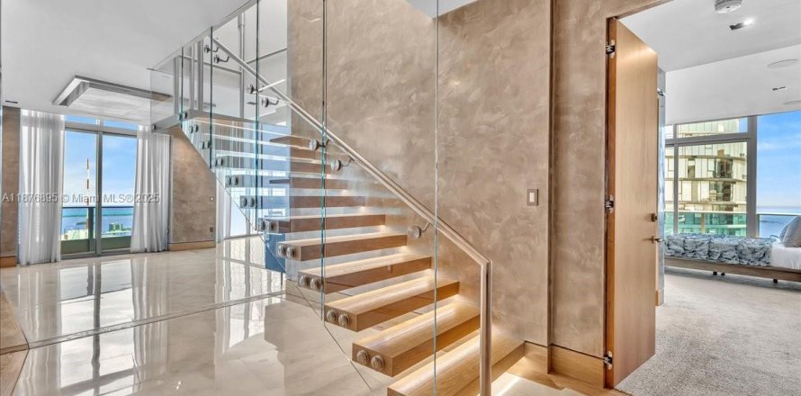 Condominio en Miami, Florida, 4 dormitorios  № 1923758