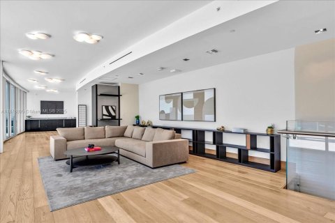 Condominio en alquiler en Miami, Florida, 4 dormitorios, 400.41 m2 № 1923758 - foto 30