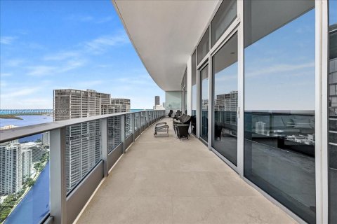 Condominio en alquiler en Miami, Florida, 4 dormitorios, 400.41 m2 № 1923758 - foto 22