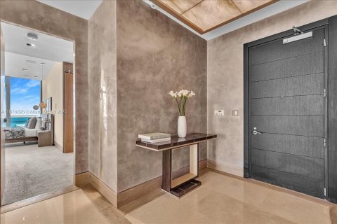 Condominio en alquiler en Miami, Florida, 4 dormitorios, 400.41 m2 № 1923758 - foto 13