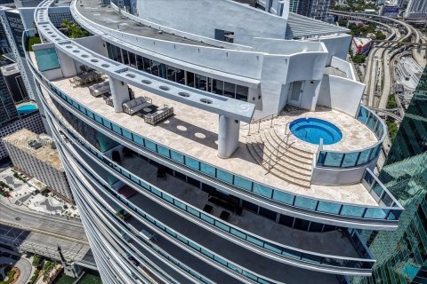 Condominio en alquiler en Miami, Florida, 4 dormitorios, 400.41 m2 № 1923758 - foto 2