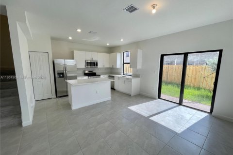 Touwnhouse à louer à Miami, Floride: 3 chambres, 168.34 m2 № 2031394 - photo 7