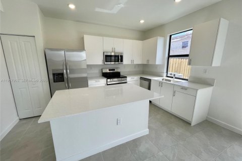 Touwnhouse à louer à Miami, Floride: 3 chambres, 168.34 m2 № 2031394 - photo 8