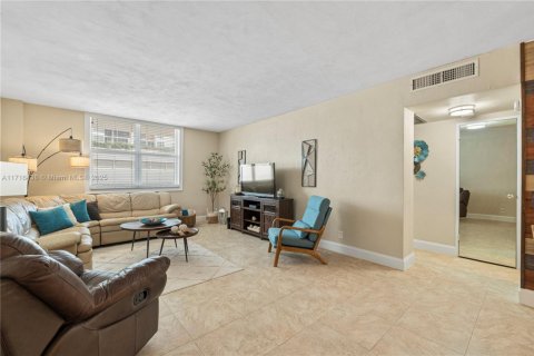 Condominio en alquiler en Fort Lauderdale, Florida, 1 dormitorio, 88.26 m2 № 1945007 - foto 7