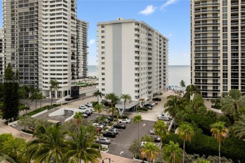 Condominio en alquiler en Fort Lauderdale, Florida, 1 dormitorio, 88.26 m2 № 1945007 - foto 21