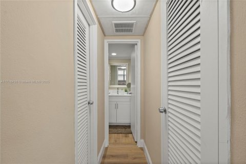 Condominio en alquiler en Fort Lauderdale, Florida, 1 dormitorio, 88.26 m2 № 1945007 - foto 14