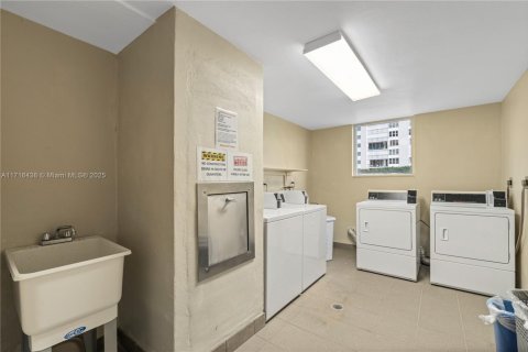 Condominio en alquiler en Fort Lauderdale, Florida, 1 dormitorio, 88.26 m2 № 1945007 - foto 29