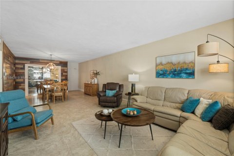 Condominio en alquiler en Fort Lauderdale, Florida, 1 dormitorio, 88.26 m2 № 1945007 - foto 5