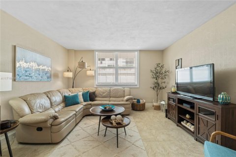 Condominio en alquiler en Fort Lauderdale, Florida, 1 dormitorio, 88.26 m2 № 1945007 - foto 6