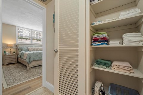 Condominio en alquiler en Fort Lauderdale, Florida, 1 dormitorio, 88.26 m2 № 1945007 - foto 19