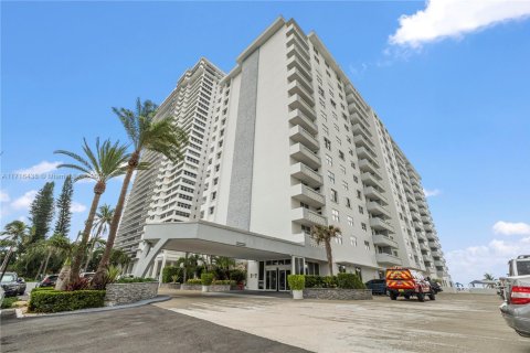 Condominio en alquiler en Fort Lauderdale, Florida, 1 dormitorio, 88.26 m2 № 1945007 - foto 27