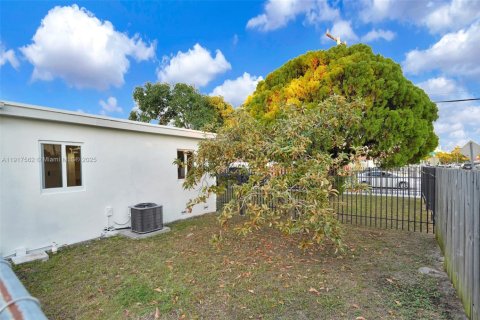 Villa ou maison à vendre à Miami, Floride: 3 chambres, 104.52 m2 № 1973897 - photo 27