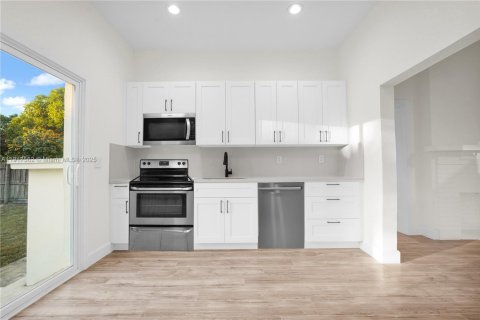 Villa ou maison à vendre à Miami, Floride: 3 chambres, 104.52 m2 № 1973897 - photo 12