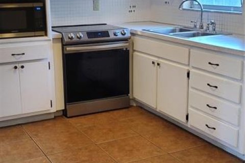 Villa ou maison à louer à Seminole, Floride: 3 chambres, 112.97 m2 № 2092884 - photo 10