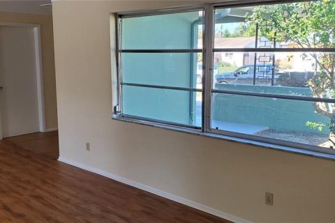 Villa ou maison à louer à Seminole, Floride: 3 chambres, 112.97 m2 № 2092884 - photo 5