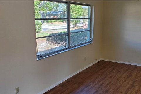 Villa ou maison à louer à Seminole, Floride: 3 chambres, 112.97 m2 № 2092884 - photo 6