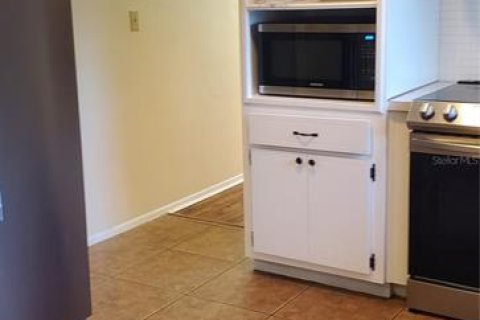 Villa ou maison à louer à Seminole, Floride: 3 chambres, 112.97 m2 № 2092884 - photo 11