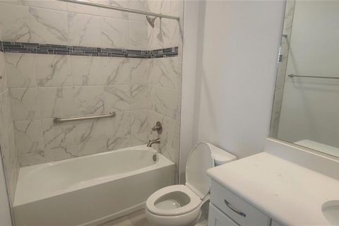 House in Ocala, Florida 3 bedrooms, 241.45 sq.m. № 2167769 - photo 6