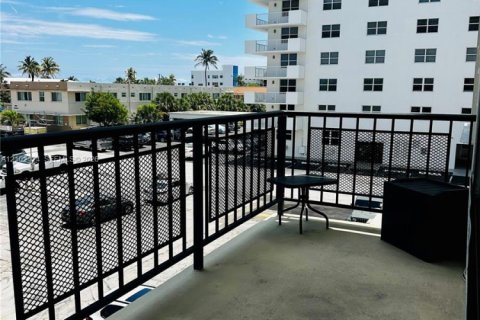 Copropriété à louer à Hollywood, Floride: 2 chambres, 134.71 m2 № 2407264 - photo 10