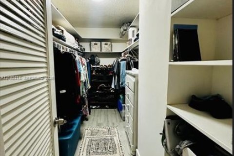 Copropriété à louer à Hollywood, Floride: 2 chambres, 134.71 m2 № 2407264 - photo 11