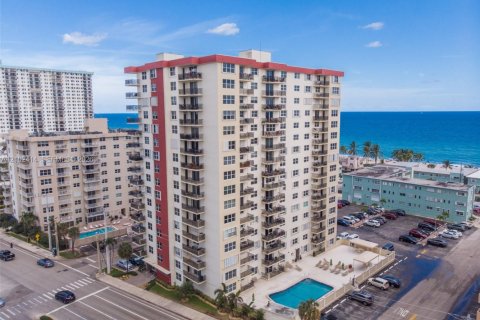 Copropriété à louer à Hollywood, Floride: 2 chambres, 134.71 m2 № 2407264 - photo 13