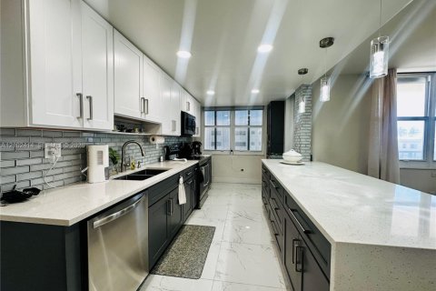 Condo à Hollywood, Floride, 2 chambres  № 2407264