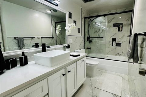 Copropriété à louer à Hollywood, Floride: 2 chambres, 134.71 m2 № 2407264 - photo 8