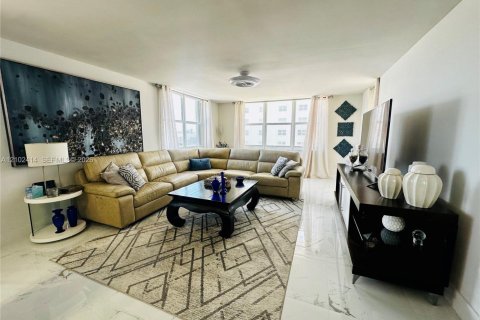 Copropriété à louer à Hollywood, Floride: 2 chambres, 134.71 m2 № 2407264 - photo 5
