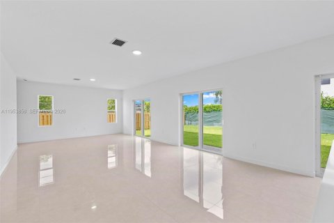 Casa en venta en Homestead, Florida, 4 dormitorios, 254.18 m2 № 2054799 - foto 7