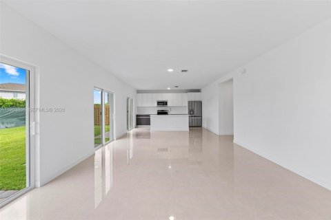 Casa en venta en Homestead, Florida, 4 dormitorios, 254.18 m2 № 2054799 - foto 5