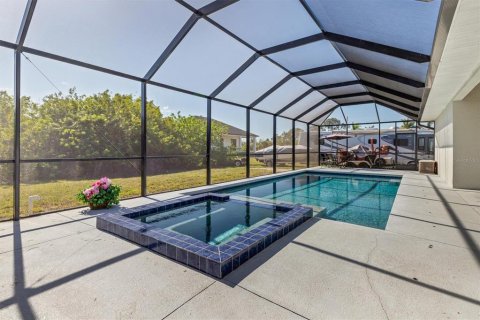 Villa ou maison à vendre à Port Charlotte, Floride: 3 chambres, 150.59 m2 № 2147485 - photo 26