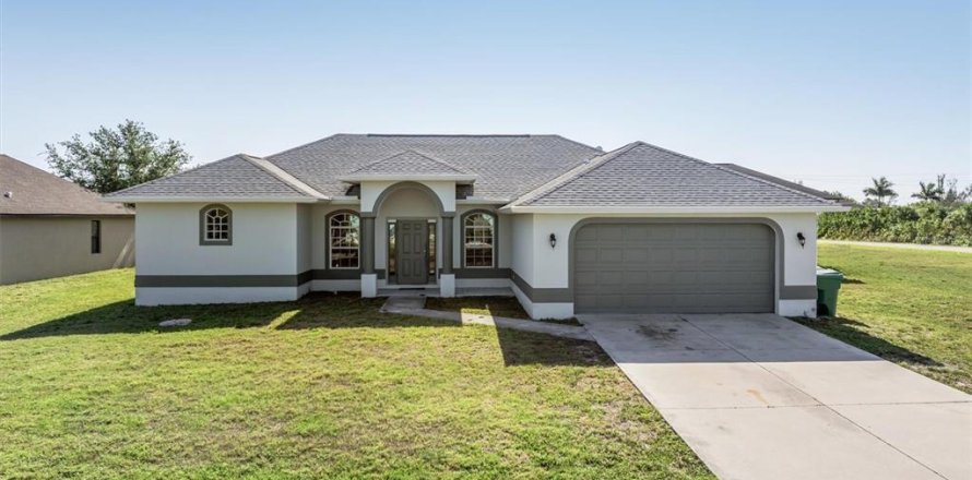 Villa ou maison à Port Charlotte, Floride 3 chambres, 150.59 m2 № 2147485