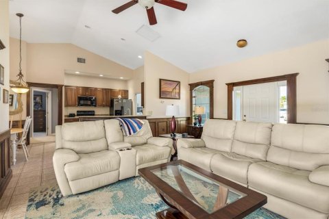 Villa ou maison à vendre à Port Charlotte, Floride: 3 chambres, 150.59 m2 № 2147485 - photo 6