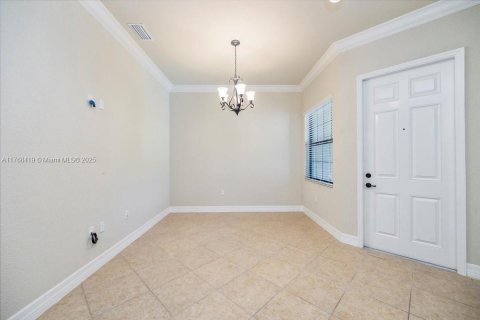 House in Naples, Florida 3 bedrooms, 167.97 sq.m. № 1737723 - photo 11