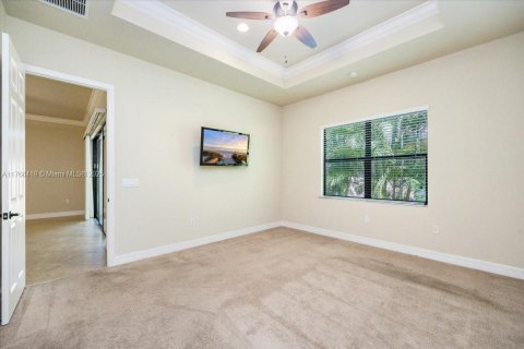 House in Naples, Florida 3 bedrooms, 167.97 sq.m. № 1737723 - photo 20