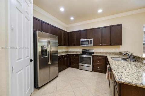 House in Naples, Florida 3 bedrooms, 167.97 sq.m. № 1737723 - photo 7