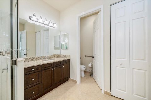 House in Naples, Florida 3 bedrooms, 167.97 sq.m. № 1737723 - photo 17