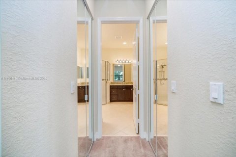 House in Naples, Florida 3 bedrooms, 167.97 sq.m. № 1737723 - photo 13