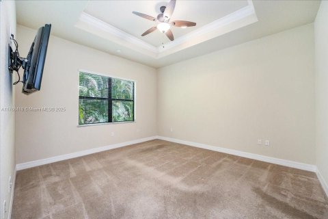 House in Naples, Florida 3 bedrooms, 167.97 sq.m. № 1737723 - photo 19