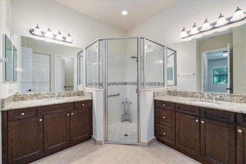 House in Naples, Florida 3 bedrooms, 167.97 sq.m. № 1737723 - photo 15