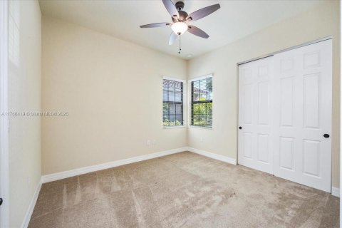 House in Naples, Florida 3 bedrooms, 167.97 sq.m. № 1737723 - photo 21