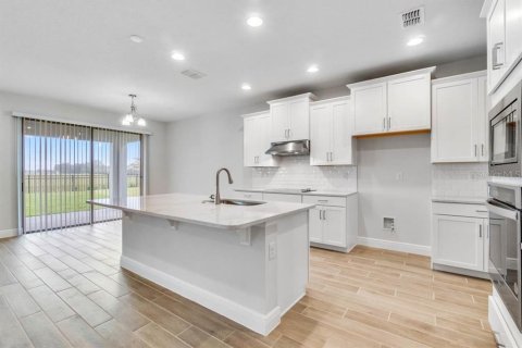 House in Winter Garden, Florida 5 bedrooms, 299.61 sq.m. № 1773373 - photo 10