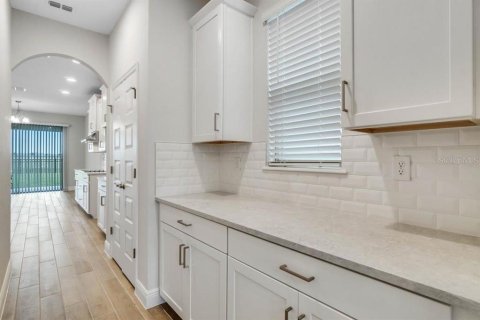 House in Winter Garden, Florida 5 bedrooms, 299.61 sq.m. № 1773373 - photo 7