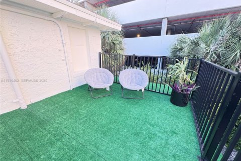 Apartamento en alquiler en Miami, Florida, 1 dormitorio, 67.63 m2 № 2240211 - foto 8