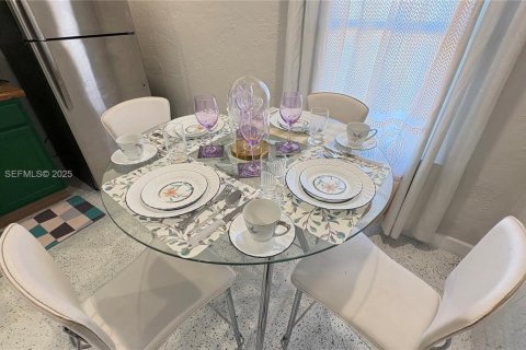 Apartamento en alquiler en Miami, Florida, 1 dormitorio, 67.63 m2 № 2240211 - foto 19