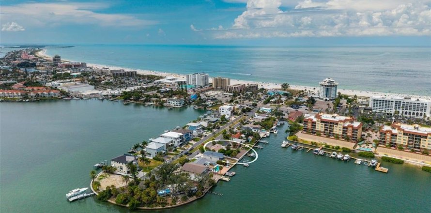 Terreno en Saint Pete Beach, Florida № 2167021
