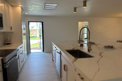 Villa ou maison à louer à Punta Gorda, Floride: 2 chambres, 133.5 m2 № 1562912 - photo 12