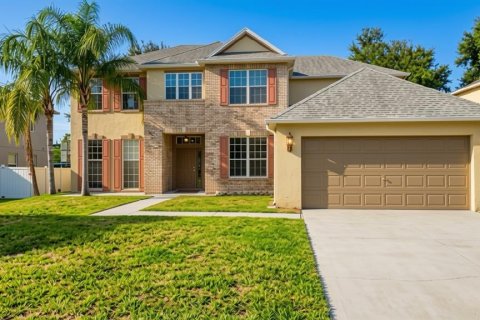 House in Clermont, Florida 5 bedrooms, 337.51 sq.m. № 2350128