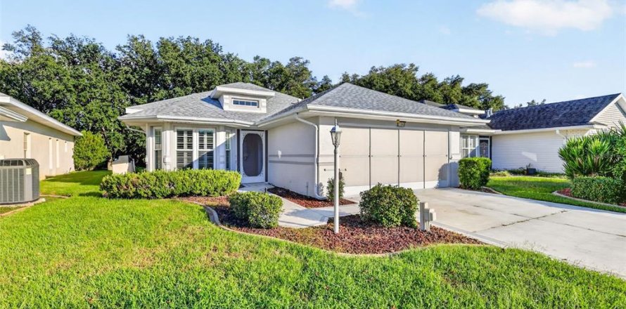 Villa ou maison à Leesburg, Floride 3 chambres, 150.69 m2 № 2417107